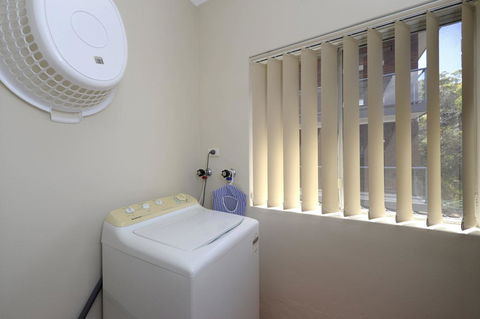 Adriana, 6/83-85 Ronald Avenue - Accommodation Main Beach 0