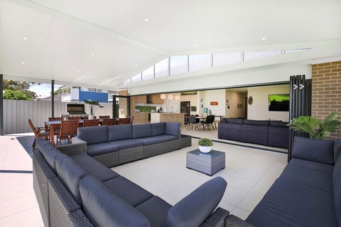 Adriatic Jervis Bay - 2 Min Walk To Beach - Family Friendly - Accommodation Main Beach 0