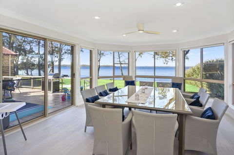 Adrift Retreat - St Georges Basin Waterfront Home - Accommodation Main Beach 2