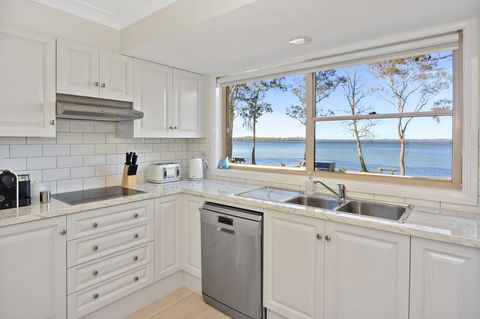 Adrift Retreat - St Georges Basin Waterfront Home - Accommodation Main Beach 3