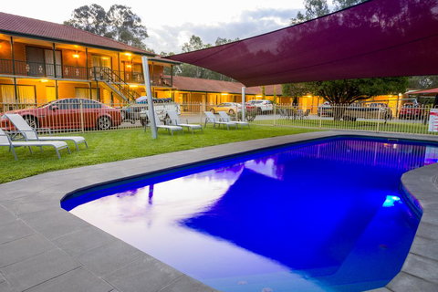 Advance Motel - Accommodation Main Beach 0