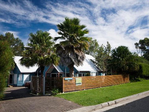 Affordable Twin Peaks 2 - Accommodation Main Beach 0