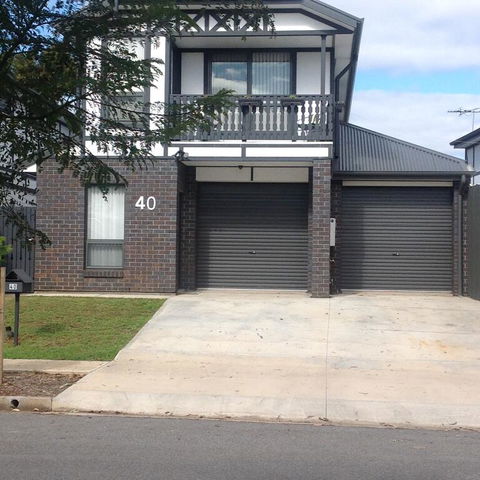 Agathas At Seacombe Gardens - Accommodation Main Beach 3