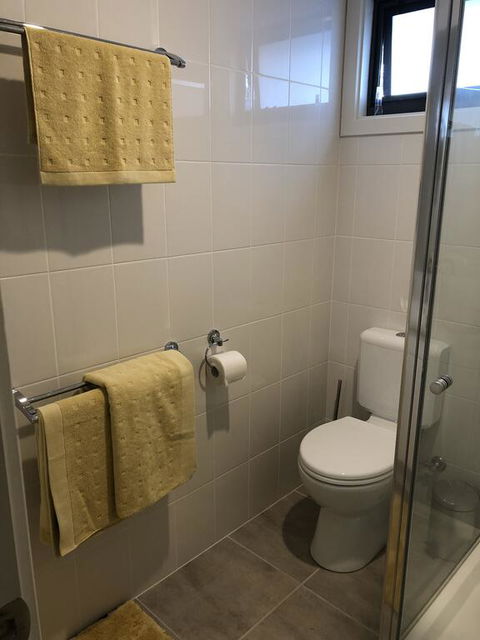 Agathas At Seacombe Gardens - Accommodation Main Beach 2