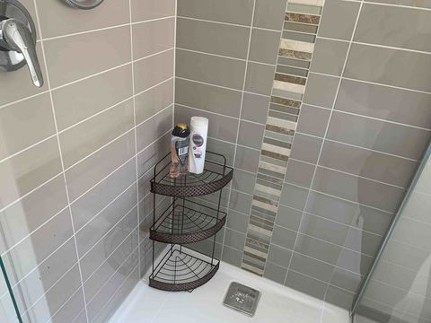 AHA Family Holiday House With Huge Backyard - Accommodation Main Beach 3