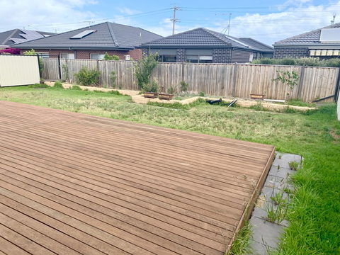 AHA Family Holiday House With Huge Backyard - Accommodation Main Beach 1