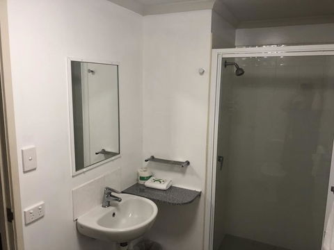 Airlie Waterfront Accommodation - Accommodation Main Beach 3