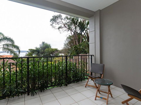 Aislinn' 3/273 Corrie Parade - Air Con, Water Views, BBQ - Accommodation Main Beach 2