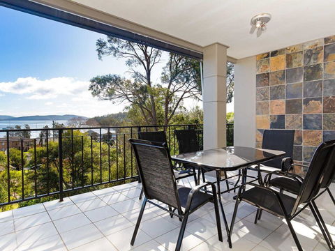 Aislinn' 3/273 Corrie Parade - Air Con, Water Views, BBQ - Accommodation Main Beach 1