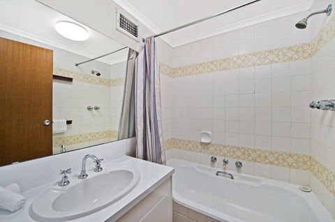 Akuna 14, 6 Joffre Street, - Accommodation Main Beach 3