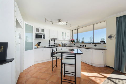 Akuna 23 6 Joffre Street - Accommodation Main Beach 2