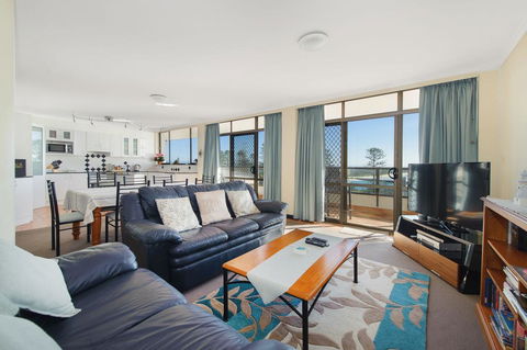 Akuna 23 6 Joffre Street - Accommodation Main Beach 1