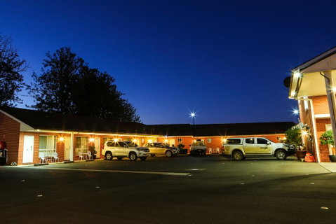Akuna Motor Inn And Apartments - Accommodation Main Beach 1