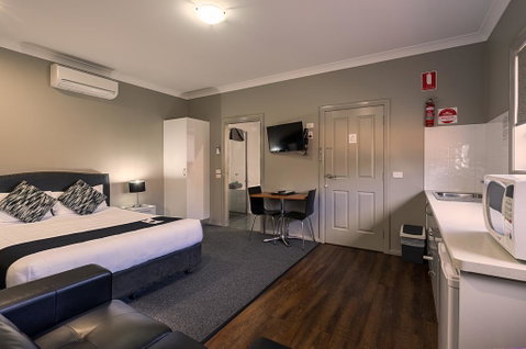 Akuna Motor Inn And Apartments - Accommodation Main Beach 2