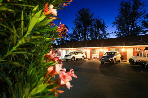 Akuna Motor Inn And Apartments - Accommodation Main Beach 0