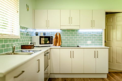 Alarks Nest Bed And Breakfast - Accommodation Main Beach 3