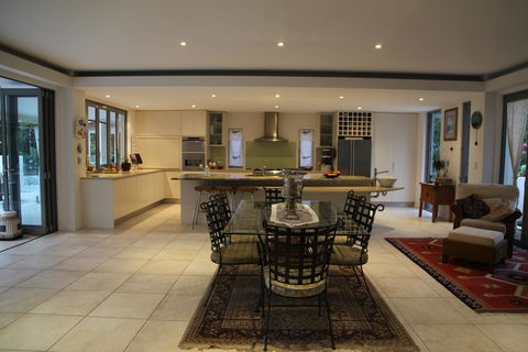 Alaya Verde Bed & Breakfast - Accommodation Main Beach 2