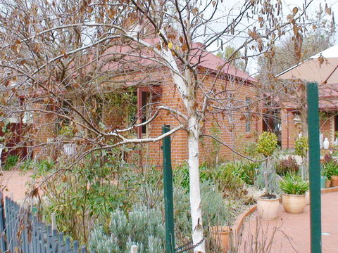 Albury Cottages - Accommodation Main Beach 2