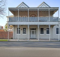 Albury Suites - Waterstreet - Accommodation Main Beach