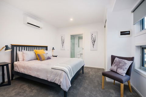 Albury Yalandra Apartment 2 - Accommodation Main Beach 0