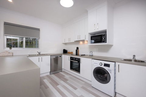 Albury Yalandra Apartment 3 - Accommodation Main Beach 3