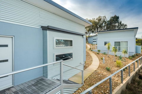 Albury Yalandra Apartment 5 - Accommodation Main Beach 0