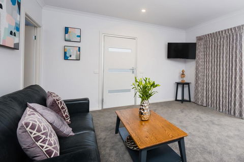 Albury Yalandra Apartment 5 - Accommodation Main Beach 1