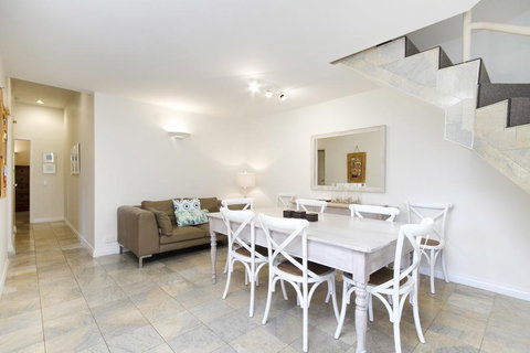 Alderly Apartment 11 - Accommodation Main Beach 1