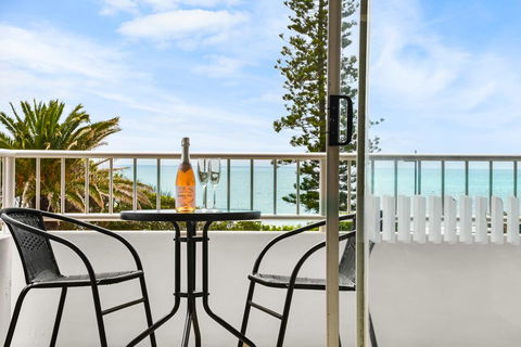 Alex Beach Apt Bilgola4 - Accommodation Main Beach 0