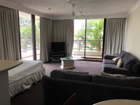Alexander Holiday Apartments - Accommodation Main Beach 2