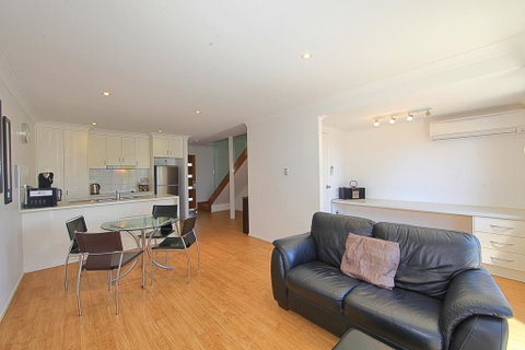 Alexandra Apartments - Accommodation Main Beach 2