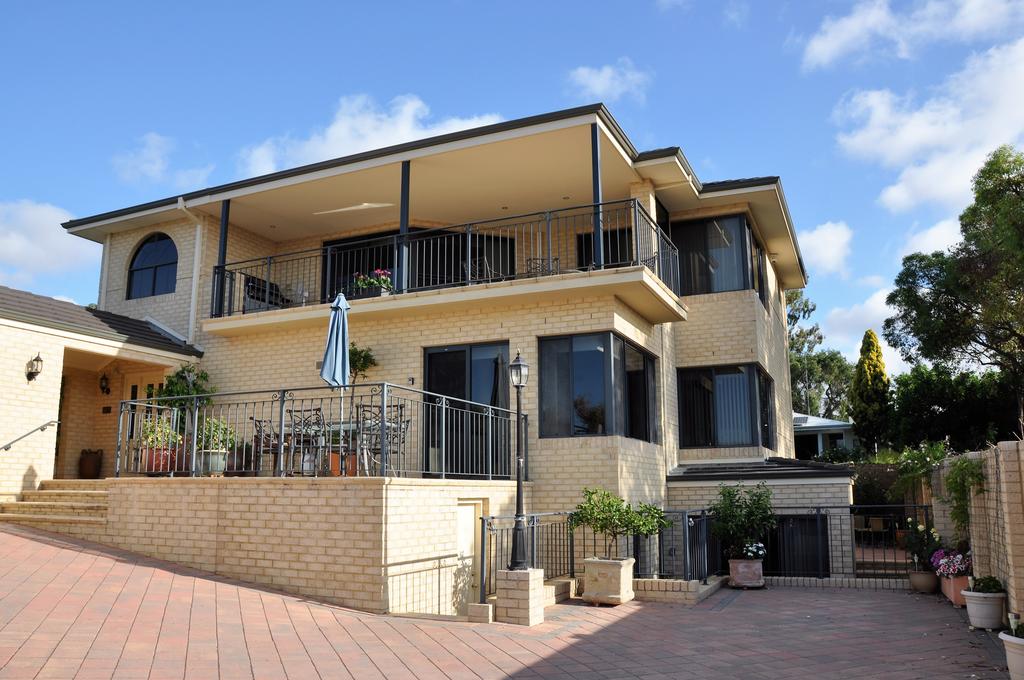 Alfred Cove WA Accommodation Main Beach
