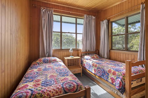 Alinjarra - 13 Waller Court - Accommodation Main Beach 2