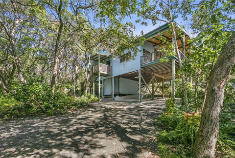 Alinjarra - 13 Waller Court - Accommodation Main Beach 0