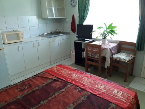 Alison's Rest - Accommodation Main Beach 3