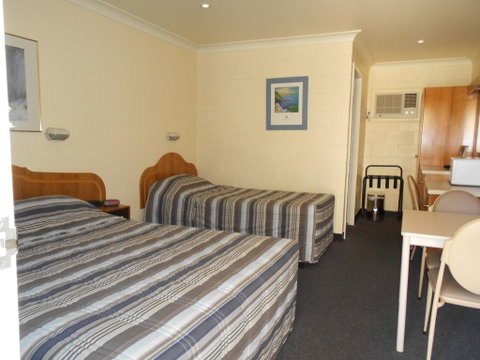 All Seasons Motor Lodge - Accommodation Main Beach 2