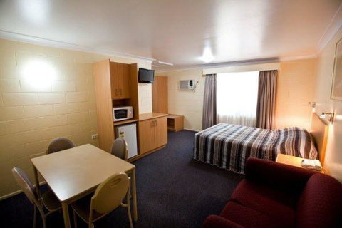 All Seasons Motor Lodge - Accommodation Main Beach 3