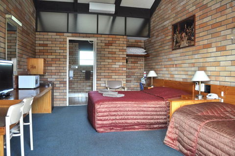 All Travellers Motor Inn - Accommodation Main Beach 3