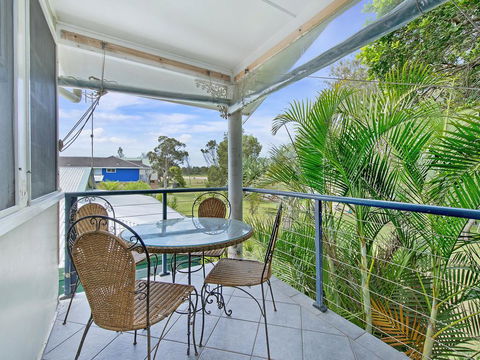 Allamanda House, 3 Willow Street - Accommodation Main Beach 0