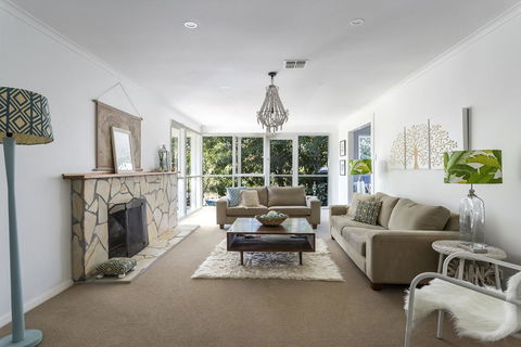 ALLAMBEA - MOUNT ELIZA - Accommodation Main Beach 2