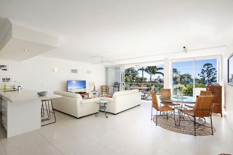 Allambi 2 - Accommodation Main Beach 3