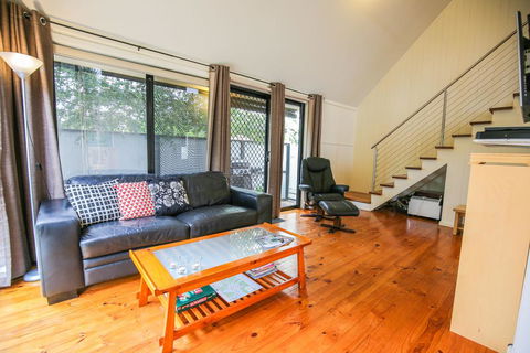 Allambie Cottages - Villa 1 - Accommodation Main Beach 2