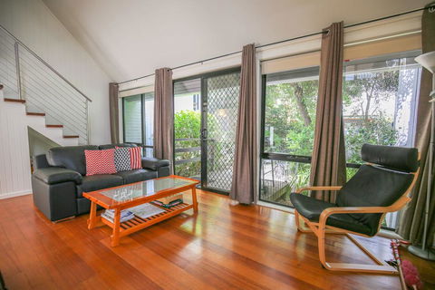 Allambie Cottages - Villa 2 - Accommodation Main Beach 1