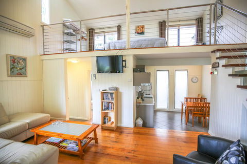 Allambie Cottages - Villa 3 - Accommodation Main Beach 1