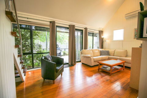 Allambie Cottages - Villa 3 - Accommodation Main Beach 3