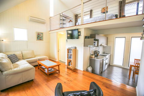 Allambie Cottages - Villa 3 - Accommodation Main Beach 0