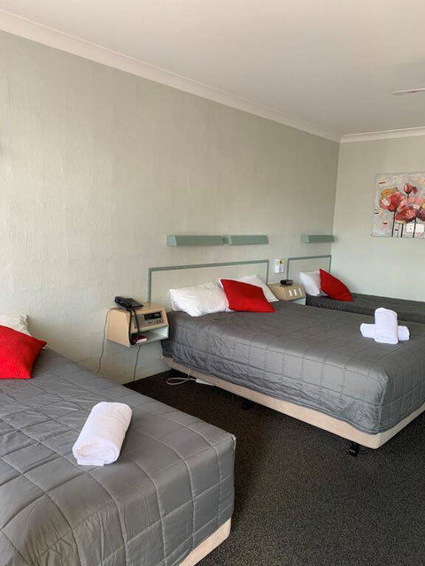 Alluna Motel - Accommodation Main Beach 1