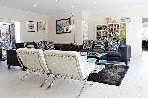 Allure - Accommodation Main Beach 3