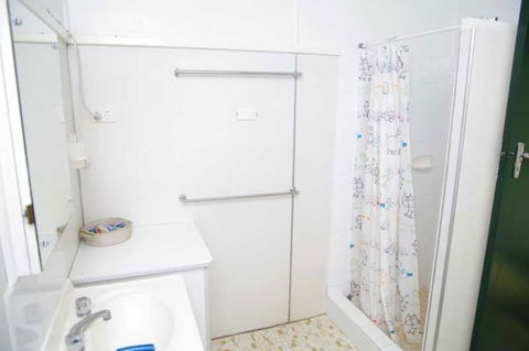 Almare, 7 Gowing Street - Accommodation Main Beach 3