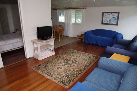 Almare, 7 Gowing Street - Accommodation Main Beach 2